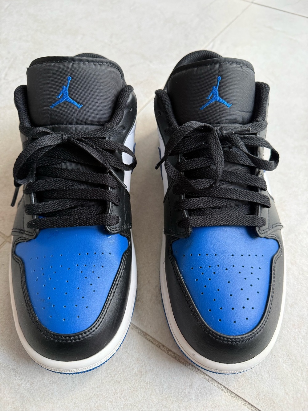 Nike Low-Top Sneakers in Royal Blue, Black & White - Picture 2 of 6